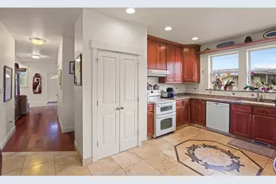 301 N Church Street, Phoenix, OR 97535 - Photo 7