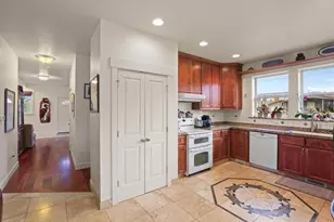301 N Church St, Phoenix, OR 97535 - Photo 7