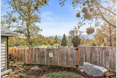 1528 Terrace Drive, Medford, OR 97504 - Photo 37