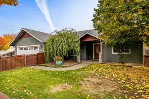 2659 Esther Ln, Grants Pass, OR 97527 - Photo 3