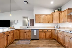 21115 Young Ave, Bend, OR 97703 - Photo 13