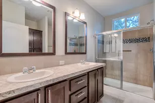 61040 S Queens Dr, Bend, OR 97702 - Photo 21