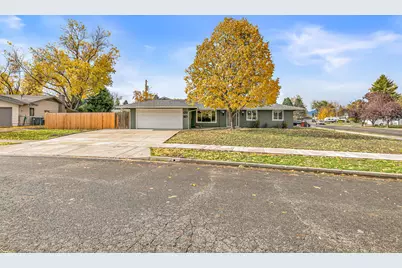 1724 Whitman Avenue, Medford, OR 97501 - Photo 35