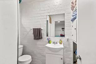 1048 W 13th St, Medford, OR 97501 - Photo 11