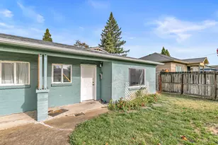 1048 W 13th St, Medford, OR 97501 - Photo 13