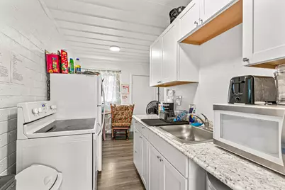 1048 W 13th Street, Medford, OR 97501 - Photo 9