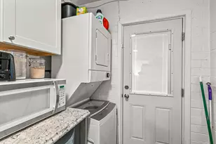 1048 W 13th St, Medford, OR 97501 - Photo 9