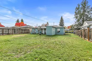 1048 W 13th St, Medford, OR 97501 - Photo 23