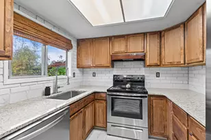 832 La Loma Dr, Medford, OR 97504 - Photo 15