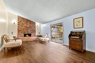 832 La Loma Dr, Medford, OR 97504 - Photo 9