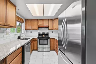 832 La Loma Dr, Medford, OR 97504 - Photo 13