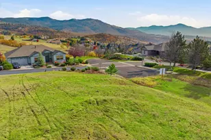 5726 Cherry Ln, Medford, OR 97504 - Photo 1