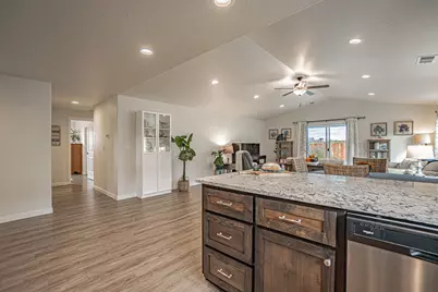 712 Nottingham Terrace, Eagle Point, OR 97524 - Photo 9