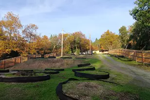 297 Melissa Ln, Grants Pass, OR 97526 - Photo 7