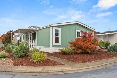 4729 S Pacific Highway #16, Phoenix, OR 97535 - Photo 1