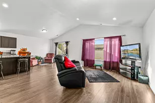 7843 Cadence Ln, White City, OR 97503 - Photo 9