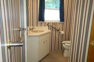 511 NW Woodson Dr, Grants Pass, OR 97526 - Photo 21