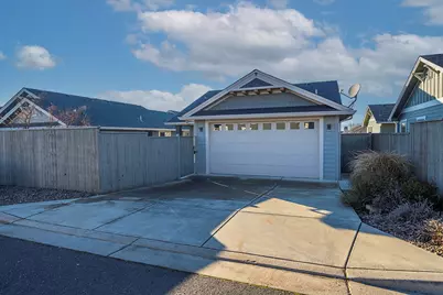 575 Windsong Way, Medford, OR 97504 - Photo 7