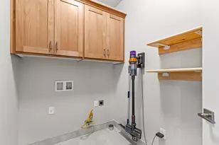 3937 Wyoming Ln, Medford, OR 97504 - Photo 27