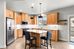 3937 Wyoming Ln, Medford, OR 97504 - Photo 9