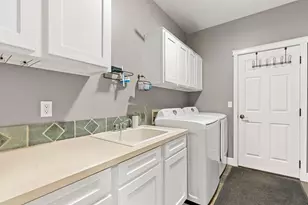 20577 NE Sierra Dr, Bend, OR 97701 - Photo 29