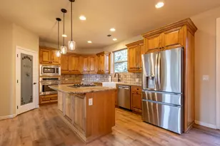 10323 Merlin Way, Klamath Falls, OR 97601 - Photo 9