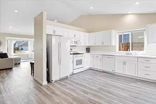 2223 NW Jackpine Ct, Redmond, OR 97756 - Photo 11