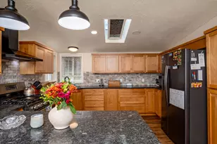 2285 Jasmine Ave, Medford, OR 97501 - Photo 7