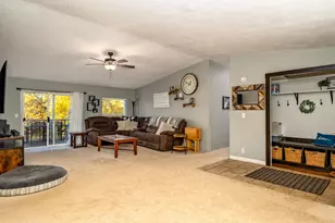 2285 Jasmine Ave, Medford, OR 97501 - Photo 3