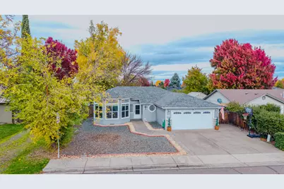 921 Pittview Avenue, Central Point, OR 97502 - Photo 9