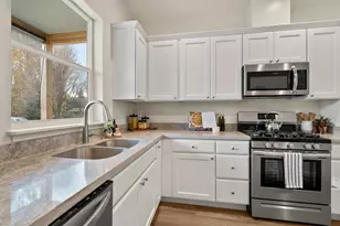 212 Willow Way, Talent, OR 97540 - Photo 9