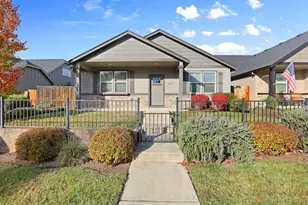 1467 S Spring St, Medford, OR 97504 - Photo 1