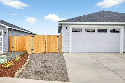 3735 Carlin Drive, Medford, OR 97504 - Photo 3