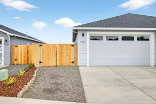 3735 Carlin Dr, Medford, OR 97504 - Photo 3