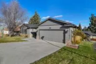 2446 SW 35th Dr, Redmond, OR 97756 - Photo 3