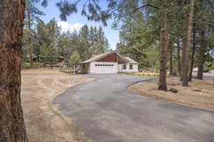 60781 Country Club Dr, Bend, OR 97702 - Photo 5