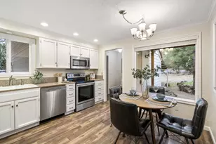 60781 Country Club Dr, Bend, OR 97702 - Photo 15