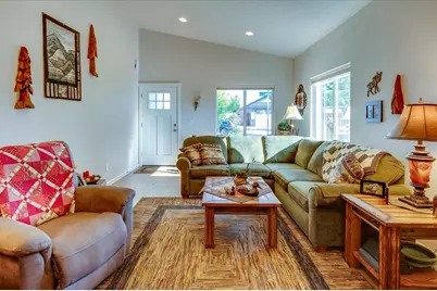 2920 NW Hemlock Lane, Redmond, OR 97756 - Photo 9