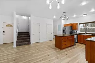 411 Berrydale Ave, Medford, OR 97501 - Photo 11