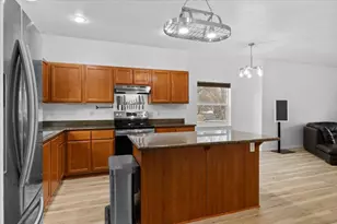 411 Berrydale Ave, Medford, OR 97501 - Photo 11