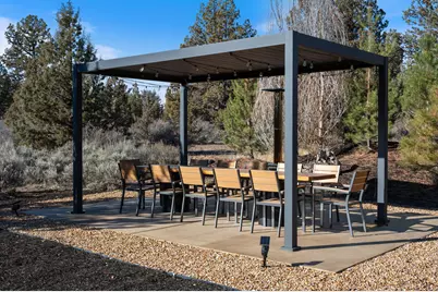 18025 Cascade Estates Drive, Bend, OR 97703 - Photo 31