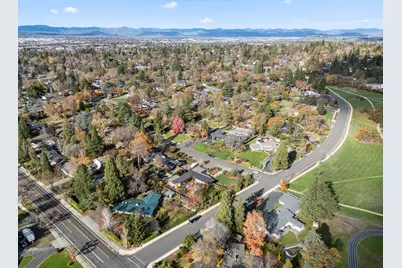 2241 Dellwood Avenue, Medford, OR 97504 - Photo 43