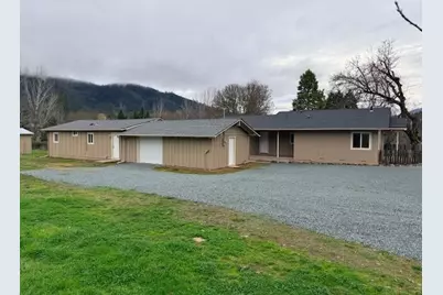 2571 E Evans Creek Road, Rogue River, OR 97537 - Photo 3