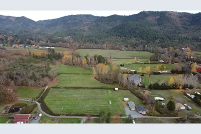 2571 E Evans Creek Road, Rogue River, OR 97537 - Photo 19