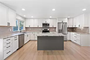 3228 Auburn Wy, Medford, OR 97504 - Photo 13