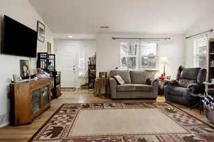 2607 NE 5th St, Redmond, OR 97756 - Photo 3