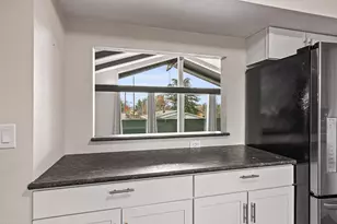 1737 Hybiscus St, Medford, OR 97504 - Photo 21