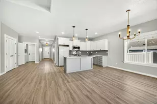 1731 Luxor Ln, Medford, OR 97504 - Photo 7