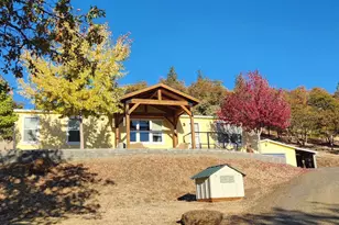 198 Flamingo Dr, Eagle Point, OR 97524 - Photo 3