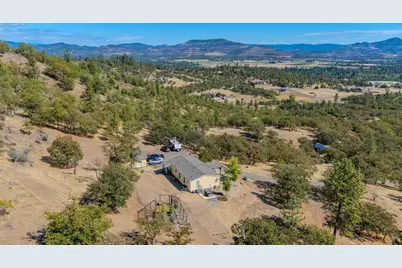 198 Flamingo Drive, Eagle Point, OR 97524 - Photo 7